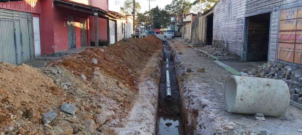 Camacã: Serviço de esgoto da Rua da Cooperativa em São João do Panelinha deixa moradores bastante felizes